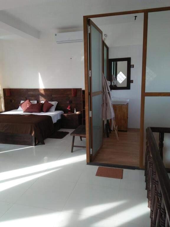 The Ocean Villa At Surf Spot Matara Bagian luar foto